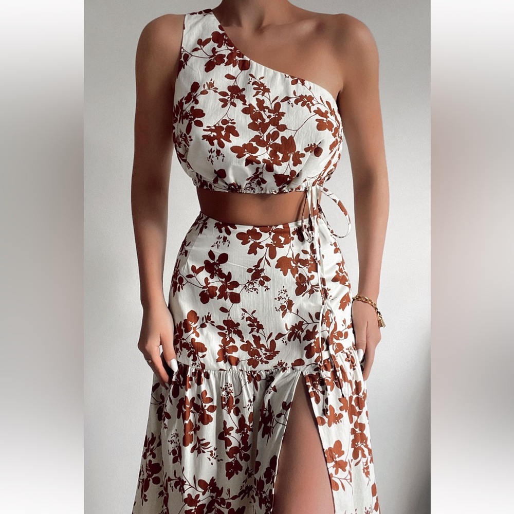 NWT Showpo MEGHAN TWO PIECE SET. Size 6